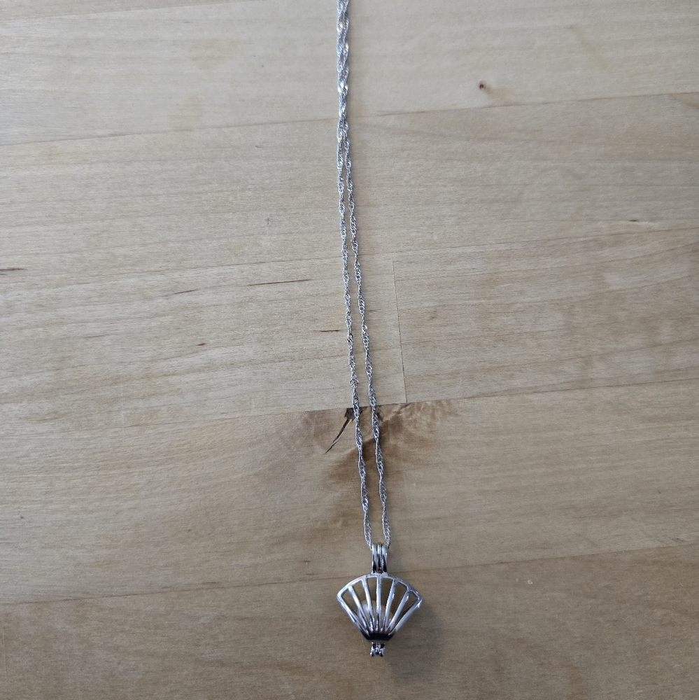 Elegant Silver Pearl Pendant Necklace